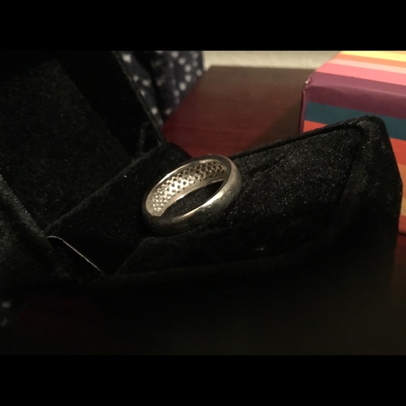 Vintage Solid 14Kt White gold 6 Row Natural Pave Diamonds Band Ring, 8 - Picture 12 of 15